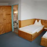 Landgasthof Zur Krummen Linde 2*