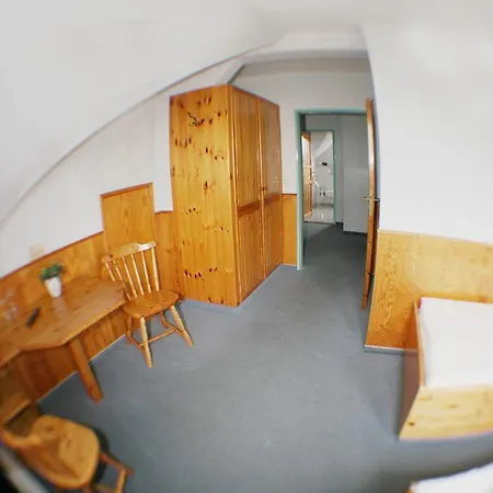 Han/Misafirhane Landgasthof Zur Krummen Linde Stolpe (Hohen Neuendorf)