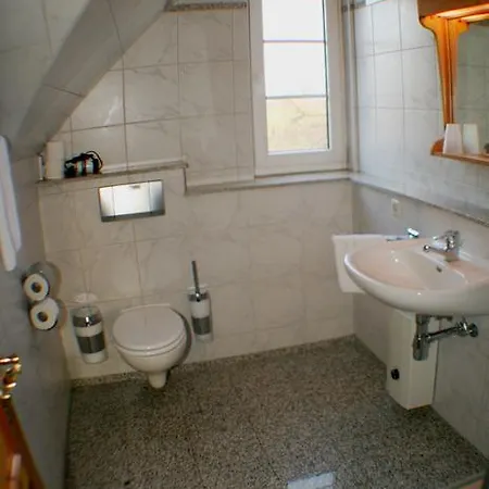 Inn Landgasthof Zur Krummen Linde
