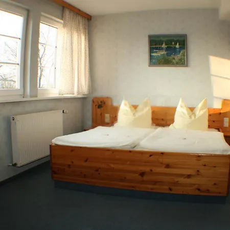Landgasthof Zur Krummen Linde 2*