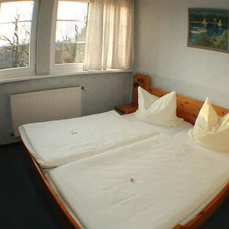 Landgasthof Zur Krummen Linde Inn Stolpe (Hohen Neuendorf)