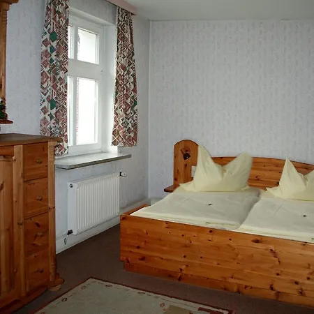 Landgasthof Zur Krummen Linde Мини-отель Stolpe (Hohen Neuendorf)
