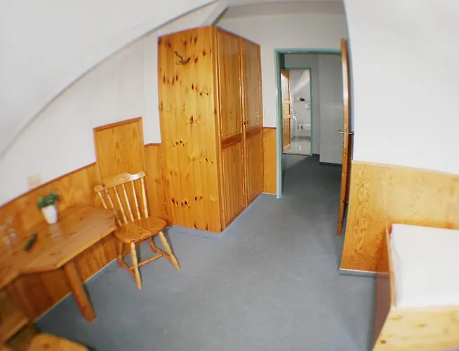 Inn Landgasthof Zur Krummen Linde Stolpe (Hohen Neuendorf)