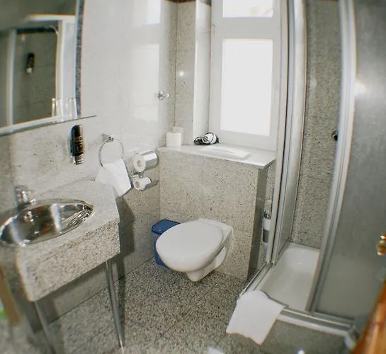 Landgasthof Zur Krummen Linde Inn 2*