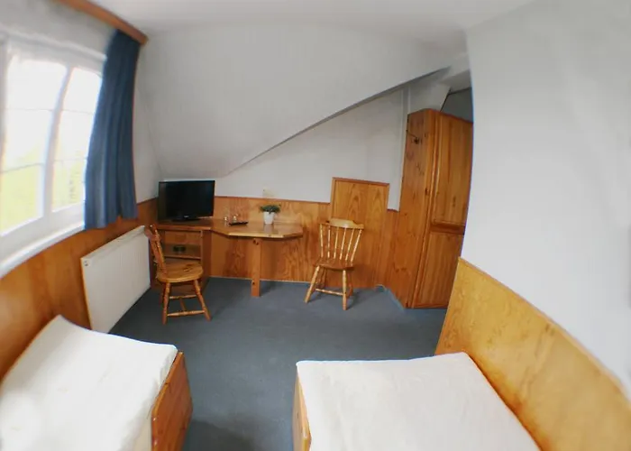 여관 Landgasthof Zur Krummen Linde