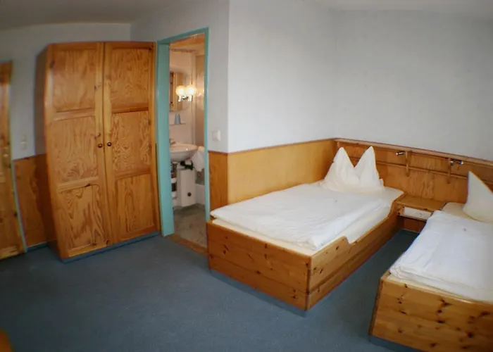 Landgasthof Zur Krummen Linde 2*