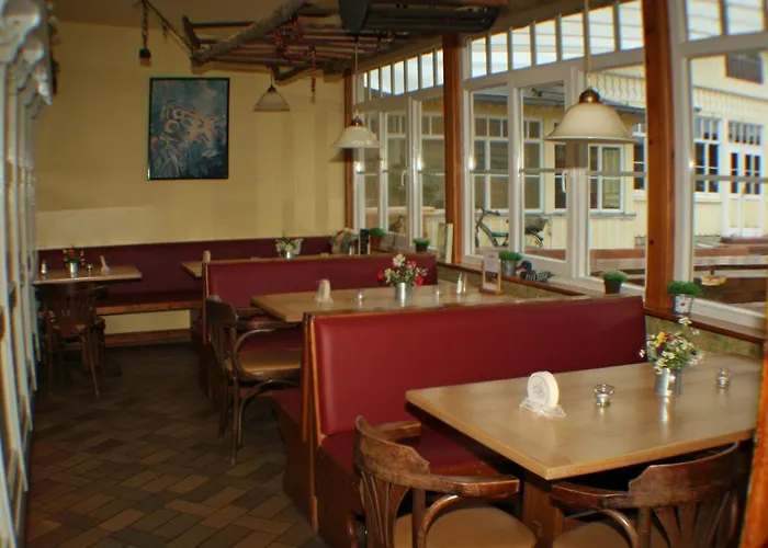 Inn Landgasthof Zur Krummen Linde 2*